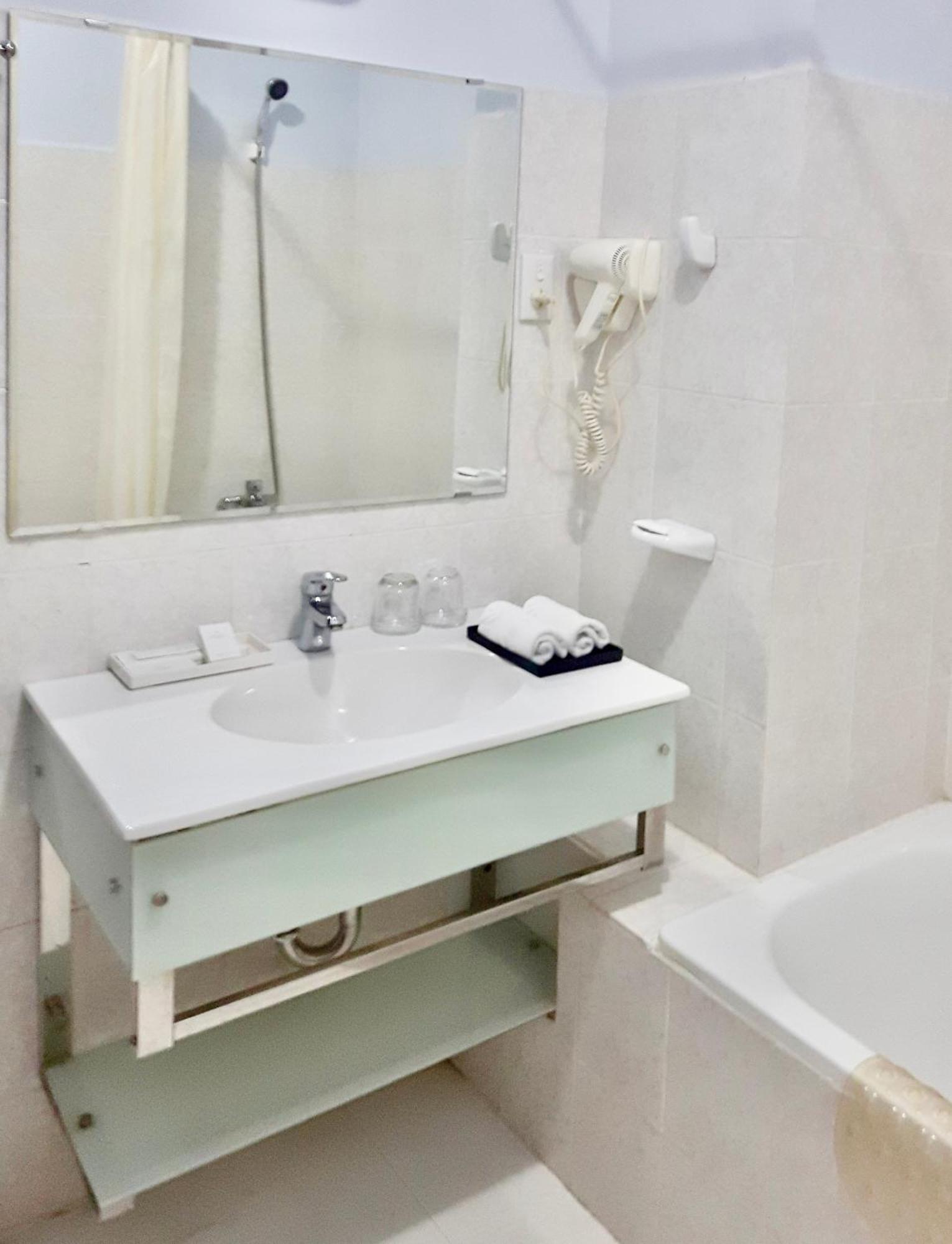 Chau Pho Hotel Чау Док Екстериор снимка
