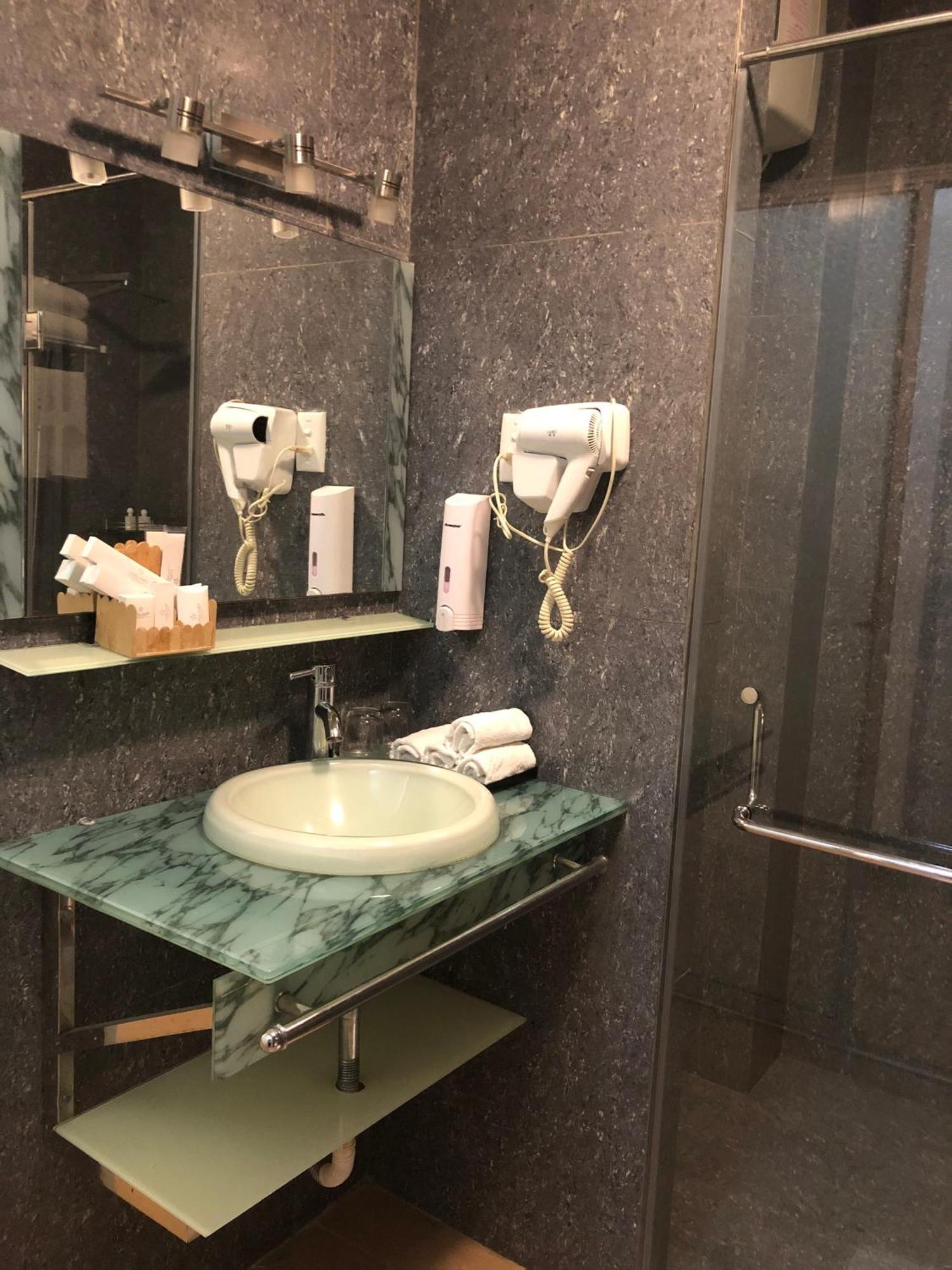Chau Pho Hotel Чау Док Екстериор снимка