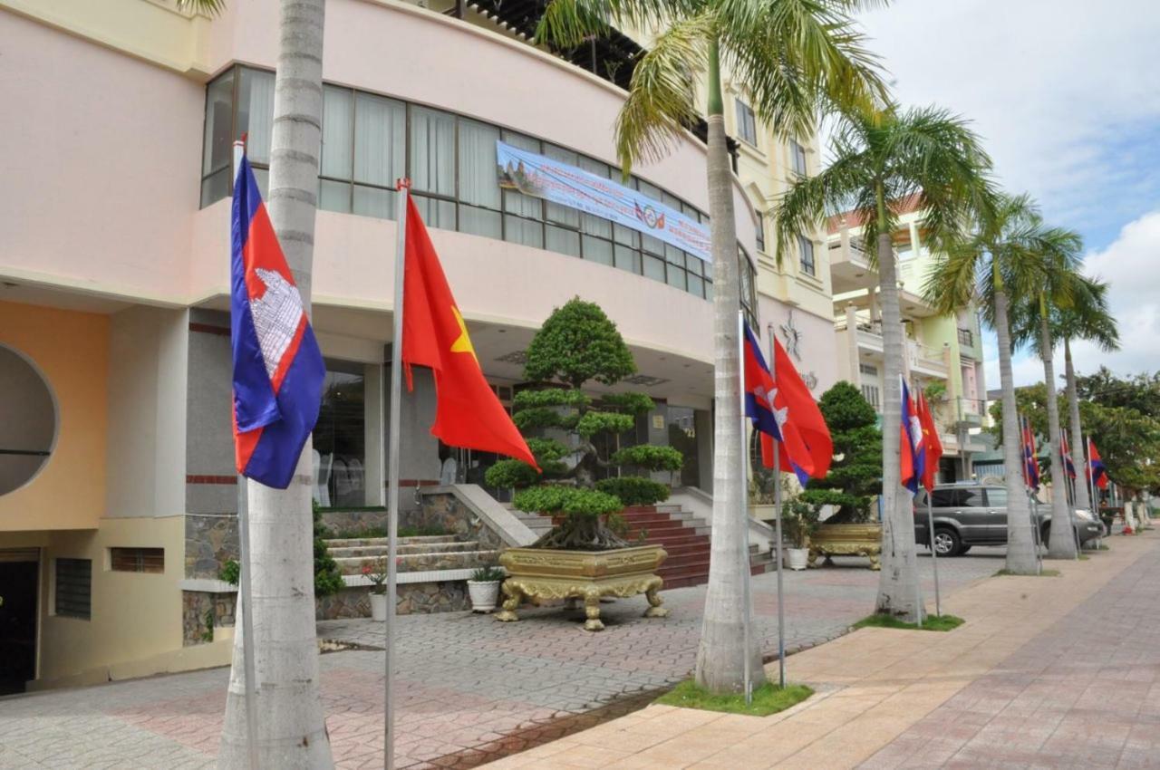 Chau Pho Hotel Чау Док Екстериор снимка